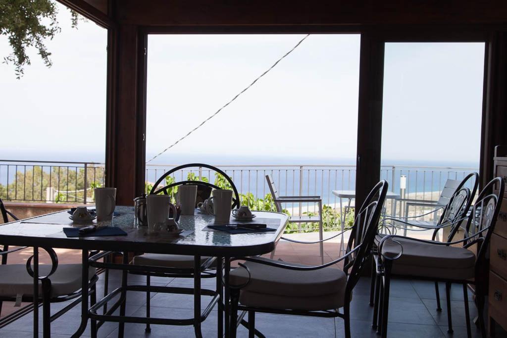 B&B Le Rose Del Tirreno Фалерна Экстерьер фото